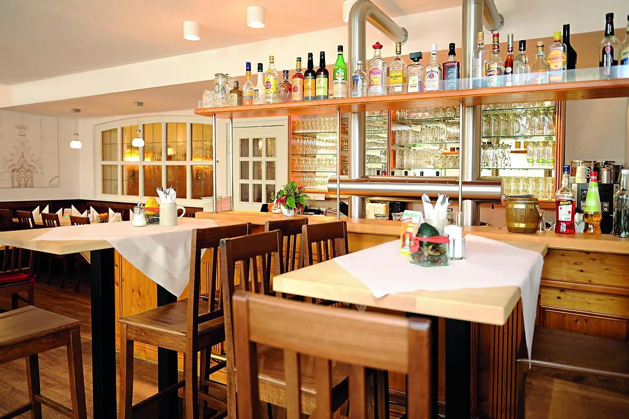 Hotel & Gasthaus Das Roehrl Straubing 3*,